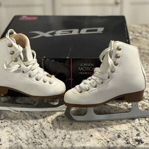 DBX Motion Girls Figure Ice Skates (Youth Size 11K)